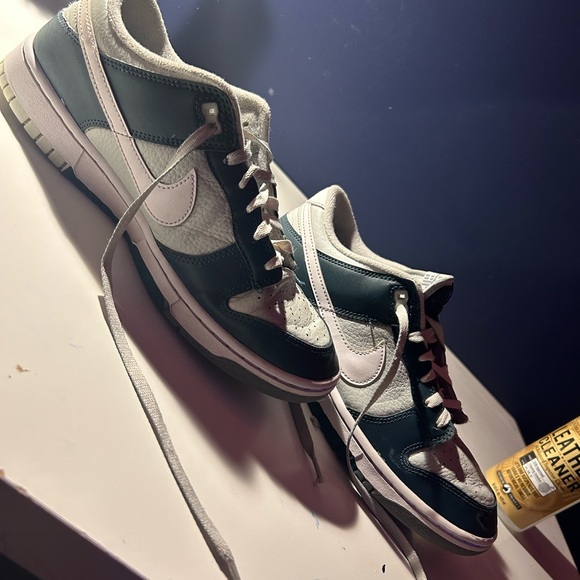 Nike Dunk Low Retro sneakers in gray and deep green - Picture 2 of 3